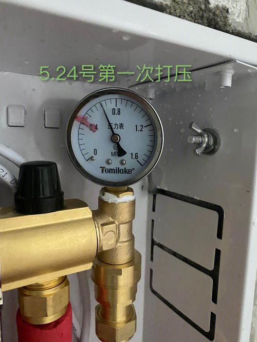 地暖空气源热泵压力